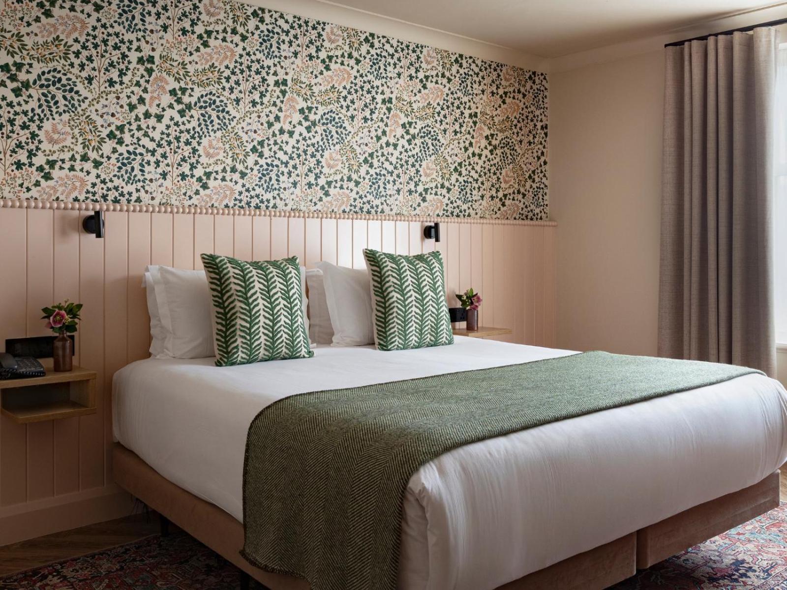 The Ashe Hotel Трали Экстерьер фото